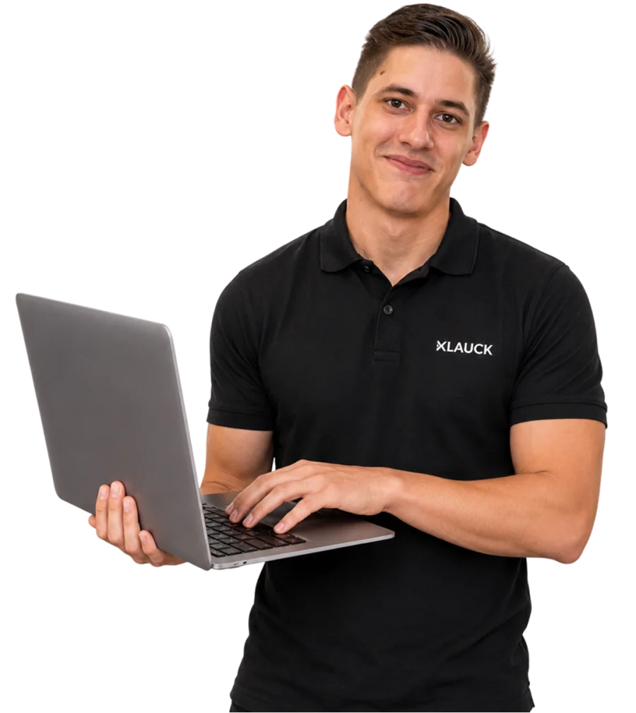 KLAUCK Mitarbeiter mit Laptop
